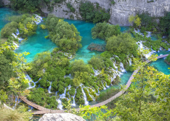 Озёра и водопады в заповеднике Плитвицкие озёра (Plitvice Lakes) в Хорватии – фотографии Хорватии