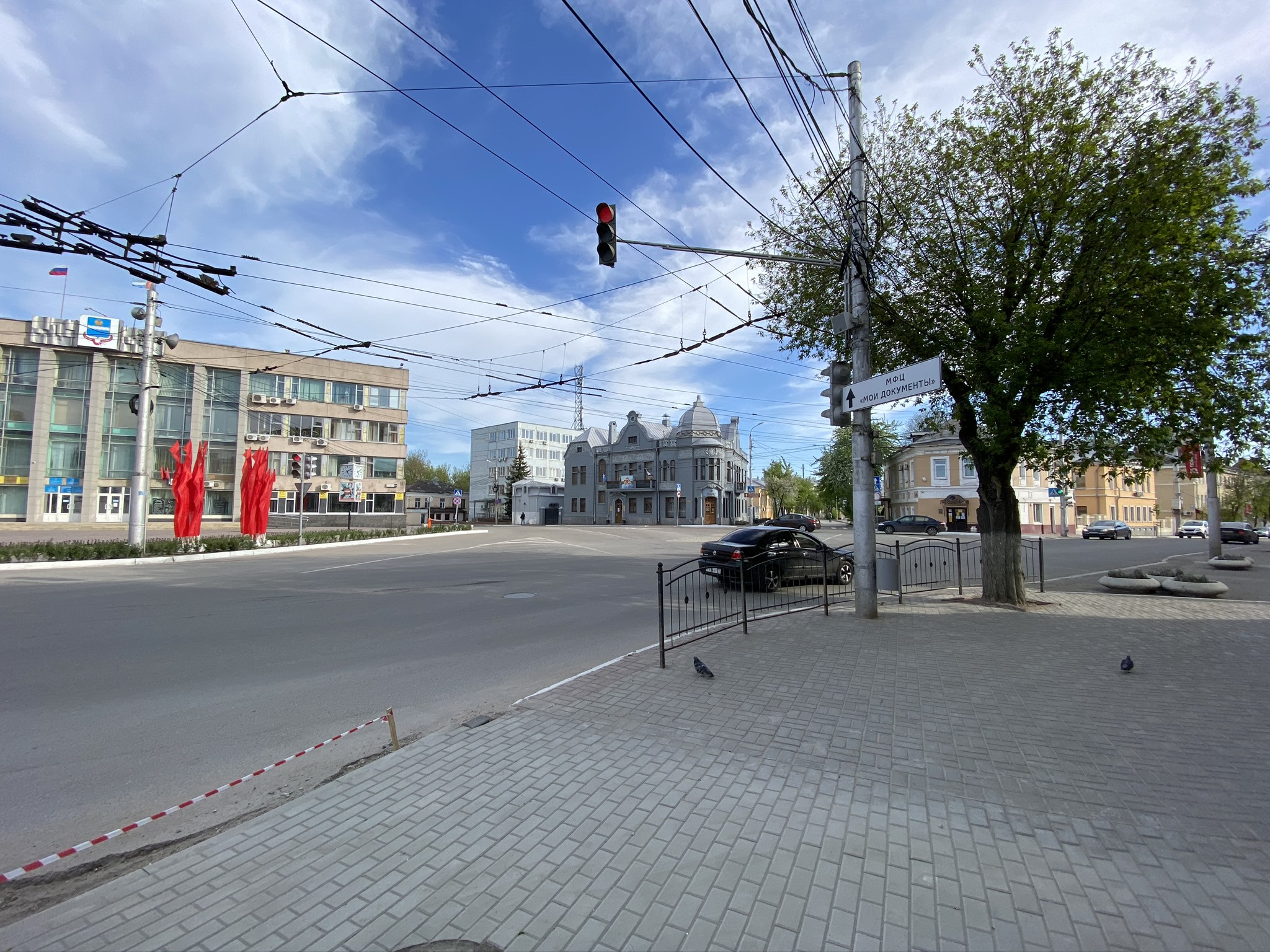 Площадь перед ЗАГСом в Калуге – фотографии России