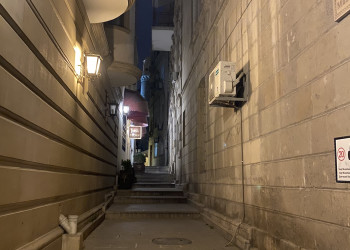 Ночная прогулка по переулкам "Старого города" в Баку – фотографии Азербайджана