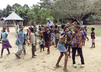 Детишки в Бенине – фотографии Бенина