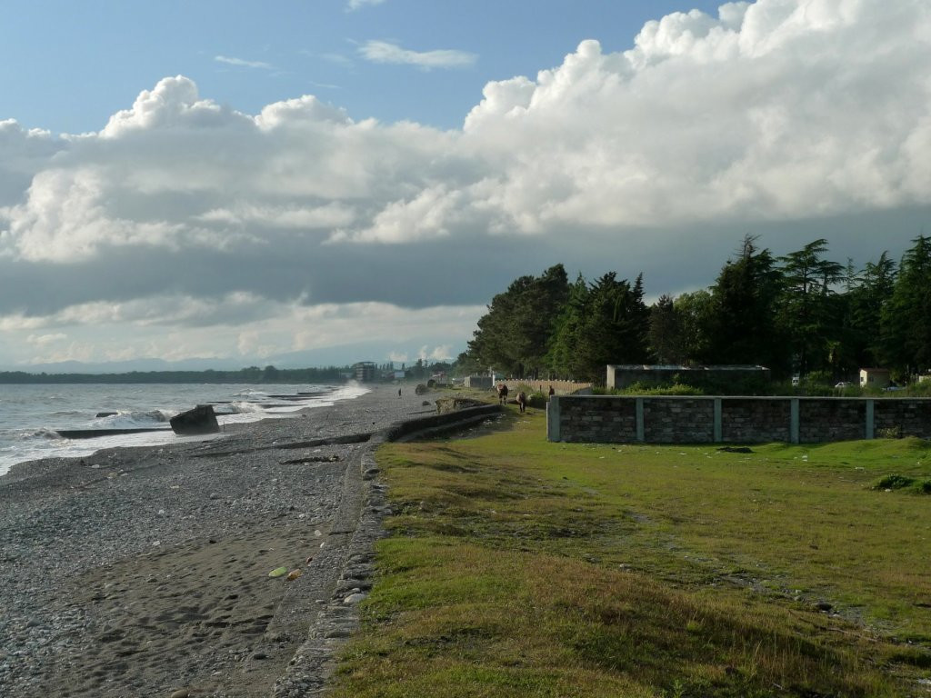 Облака над море. Набережная Очамчыра. Абхазия – фотографии Абхазии