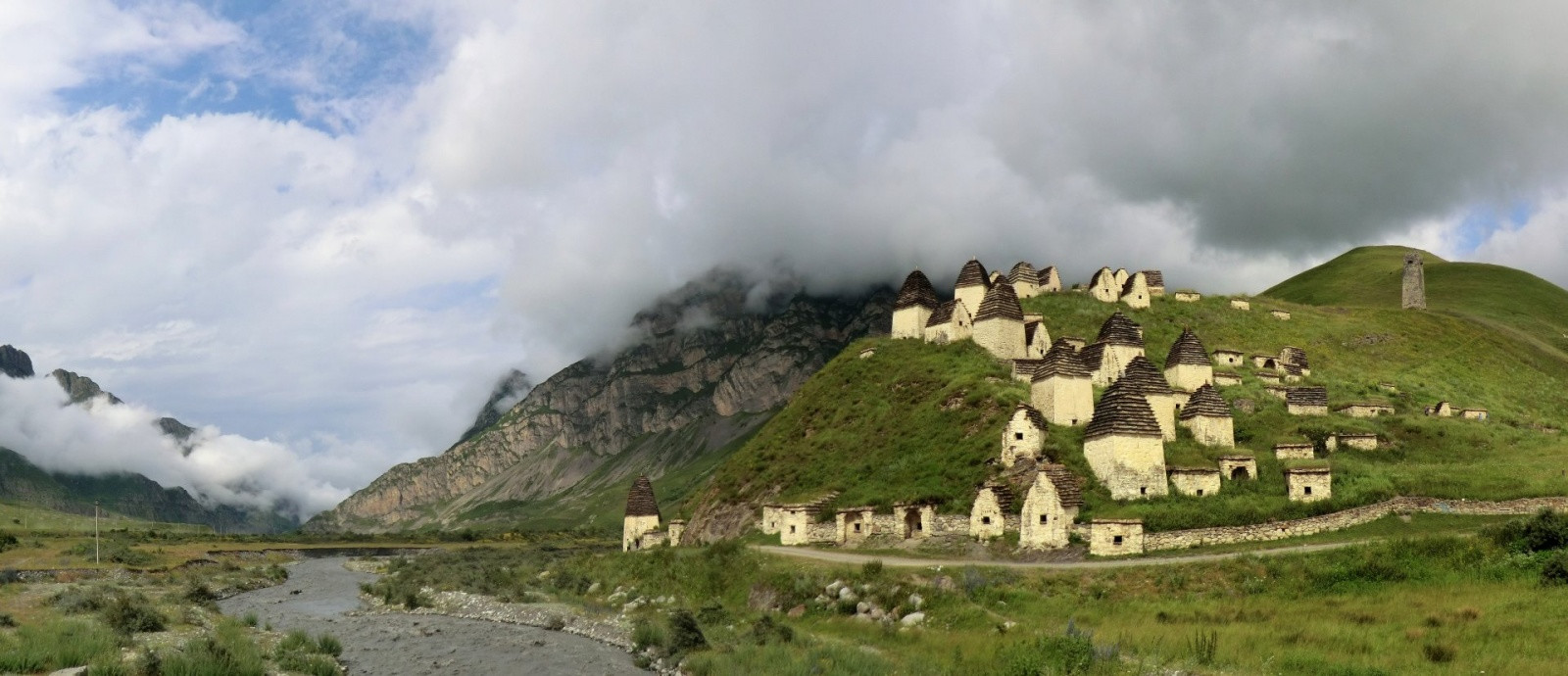 Северная Осетия, некрополь у Даргавса. Фото 1 – фотографии России
