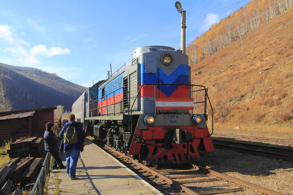 Поезд на Кругобайкалке – фотографии России