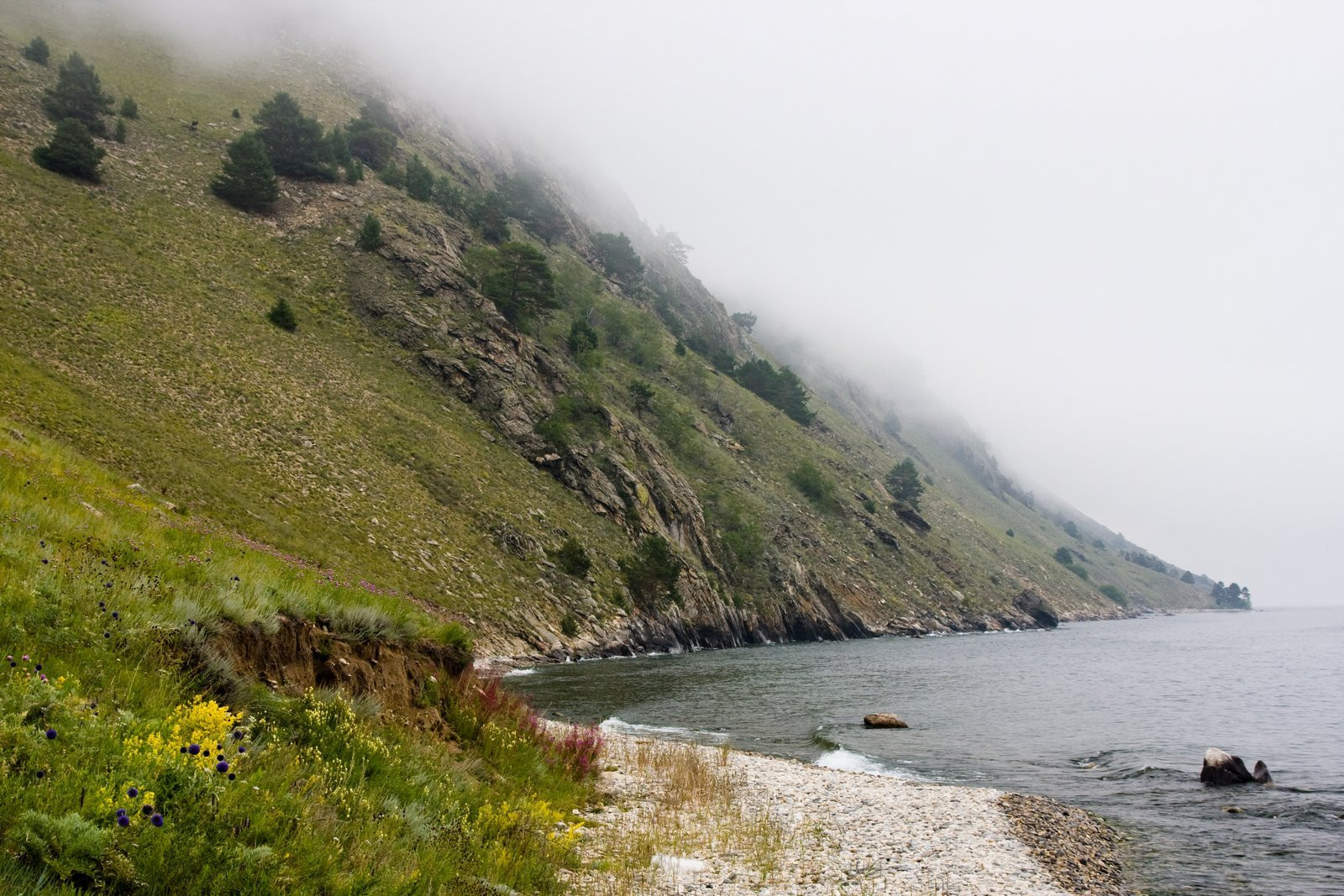 Горы на озере Байкал, Россия – фотографии России