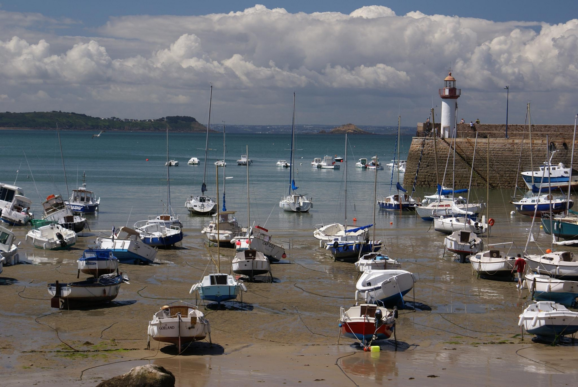 Лодки и парусники в Эрки, Франция – фотографии Франции