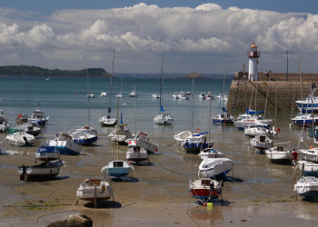 Лодки и парусники в Эрки, Франция – фотографии Франции