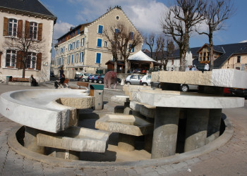 Фонтан в Виллар-де-Лан, Франция – фотографии Франции