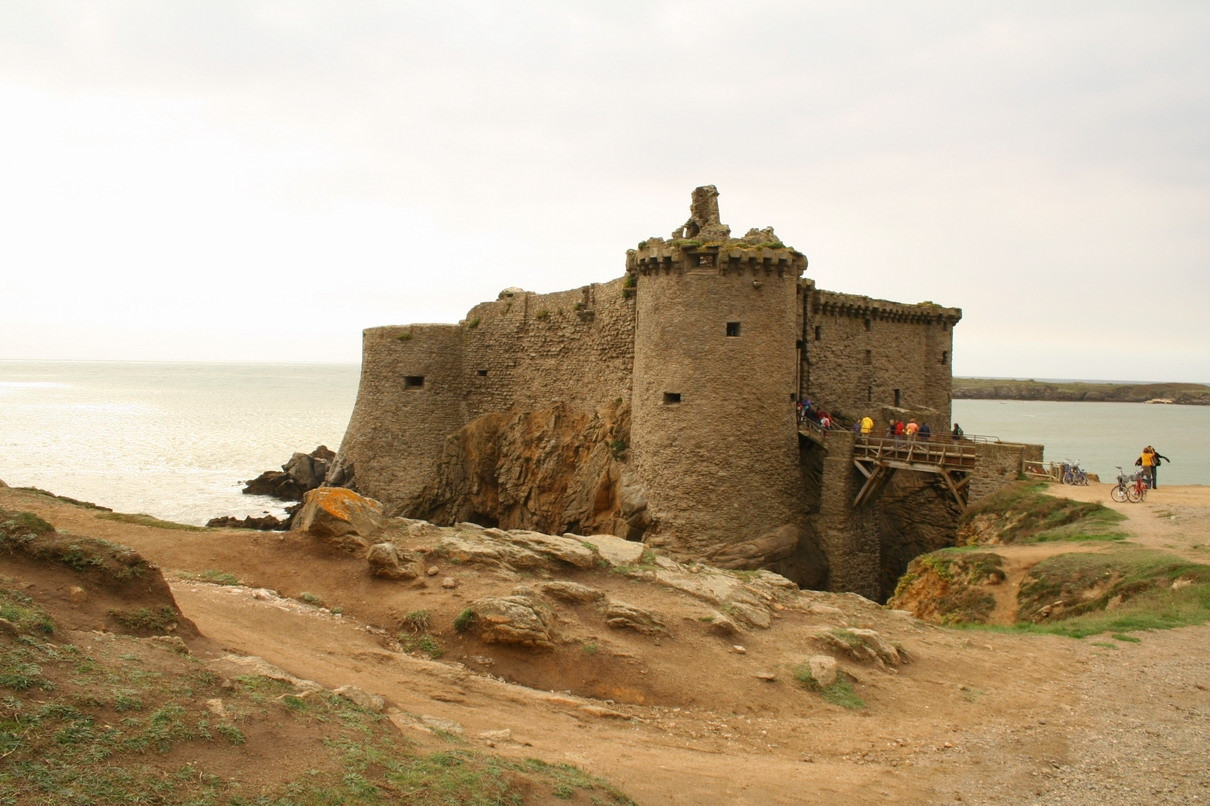 Достопримечательность в Иль-Дье, Франция – фотографии Франции