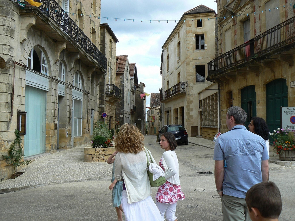 Улица в Бельве, Франция. Фото 8 – фотографии Франции