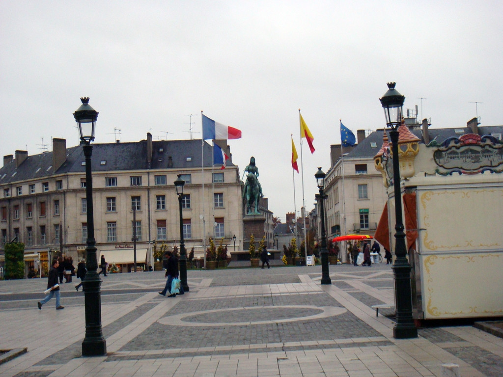 Площадь в Орлеане, Франция. Фото 3 – фотографии Франции