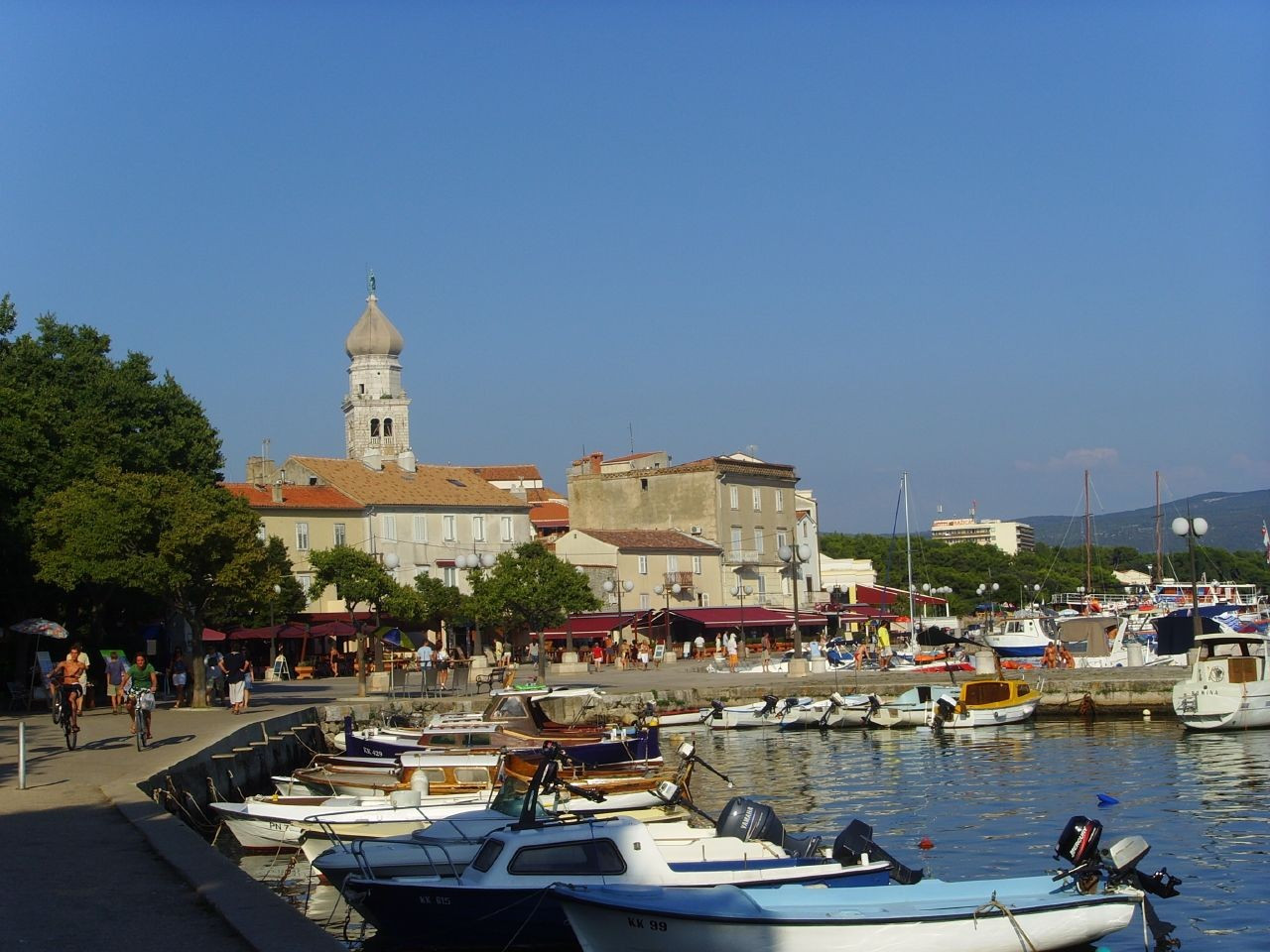 Лодки у причала в Крк, Хорватия. Фото 1 – фотографии Хорватии