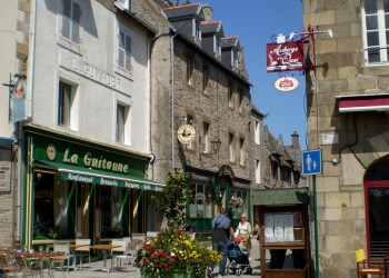 Улица в Роскофе, Франция – фотографии Франции