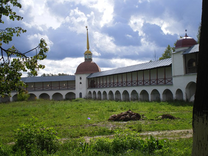 Монастырь в Тихвин, Россия. Фото 17 – фотографии России