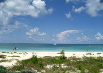 Пляж на острове  Берри  Айлендс, Багамские острова. Фото 28 – фотографии Багамских островов