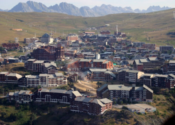 Дома в Альп-д'Юез, Франция – фотографии Франции