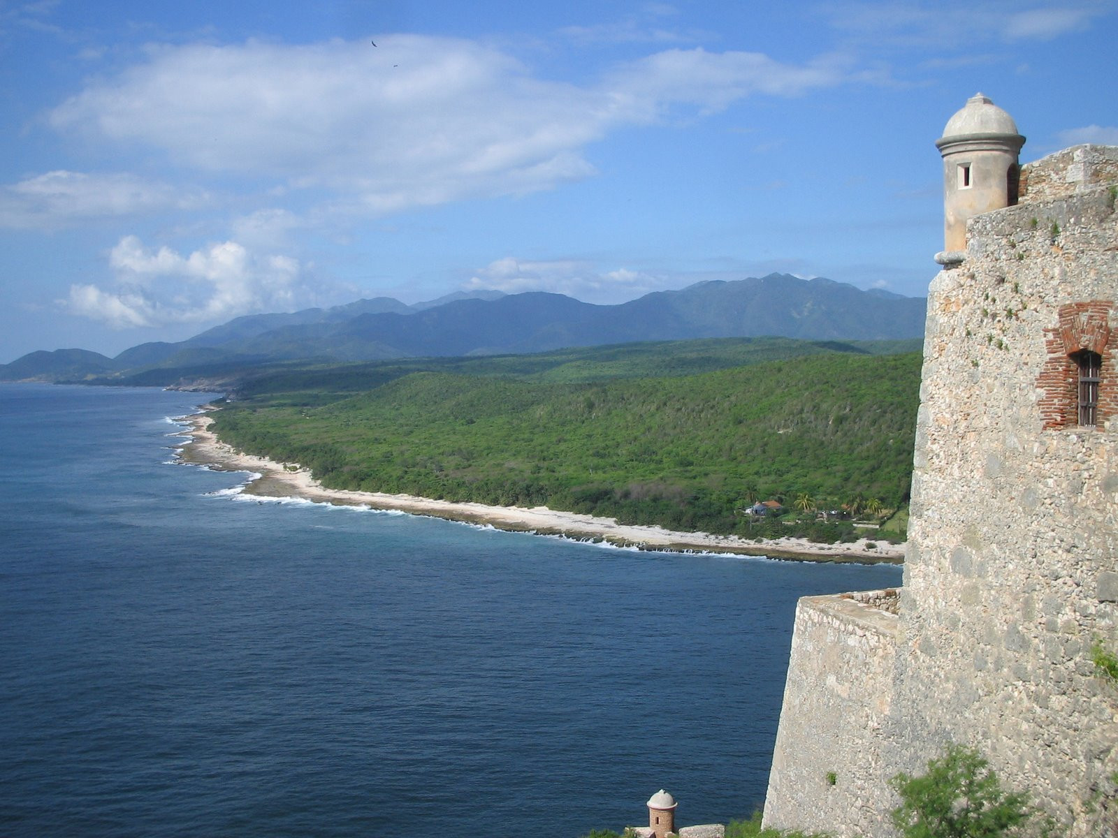 Берега в Сантьяго-де-Куба, Куба – фотографии Кубы