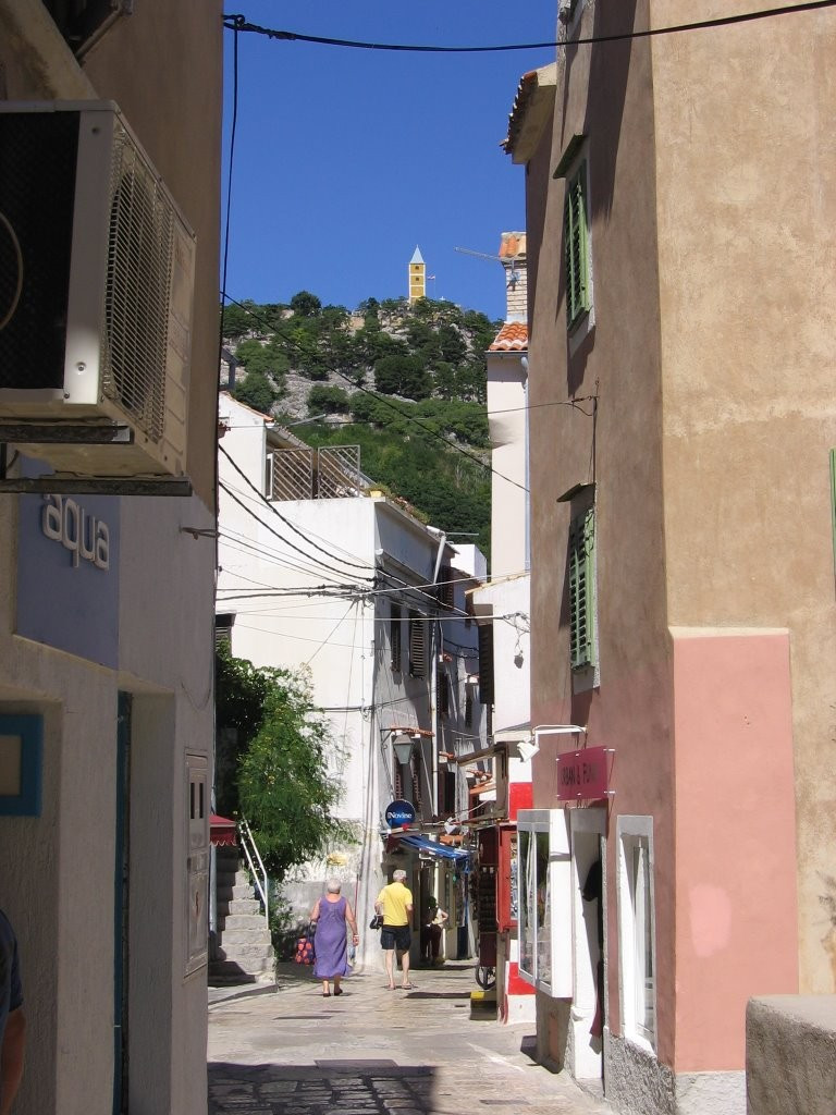 Улица в Башка, Хорватия. Фото 2 – фотографии Хорватии