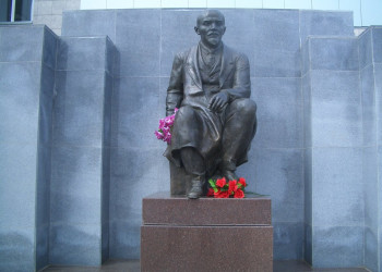 Памятник в Мирном, Россия. Фото 3 – фотографии России