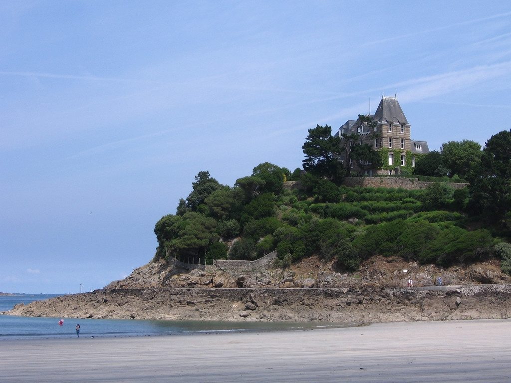 Дом на скале в Динарде, Франция. Фото 6 – фотографии Франции