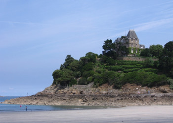 Дом на скале в Динарде, Франция. Фото 6 – фотографии Франции