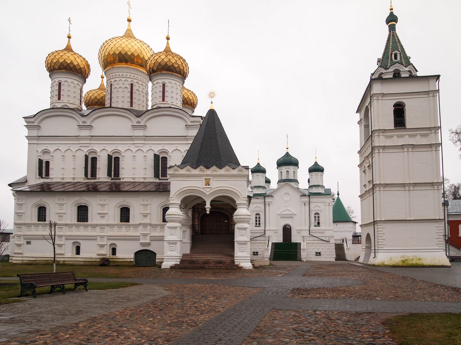Ипатьевский монастырь в Костроме. Фото 1 – фотографии России