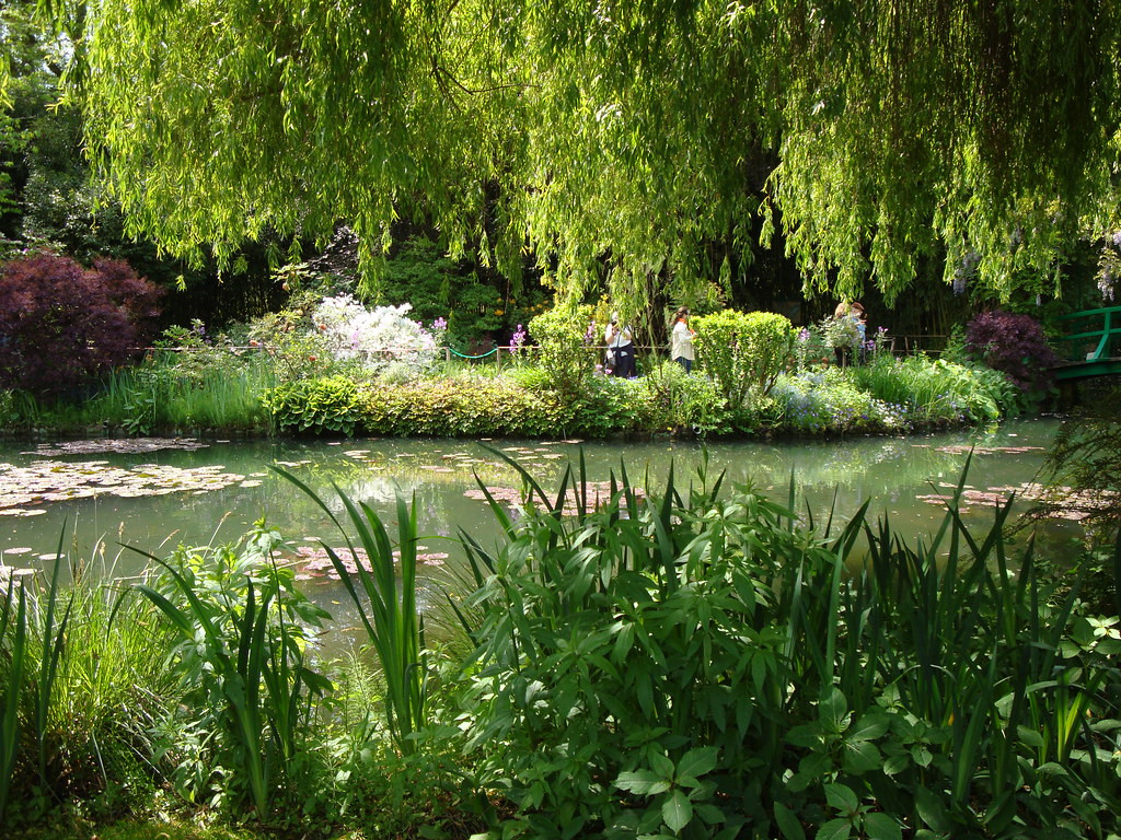 Живописный сад Клода Моне (Jardin de Claude Monet) в Живерни, Франция – фотографии Франции