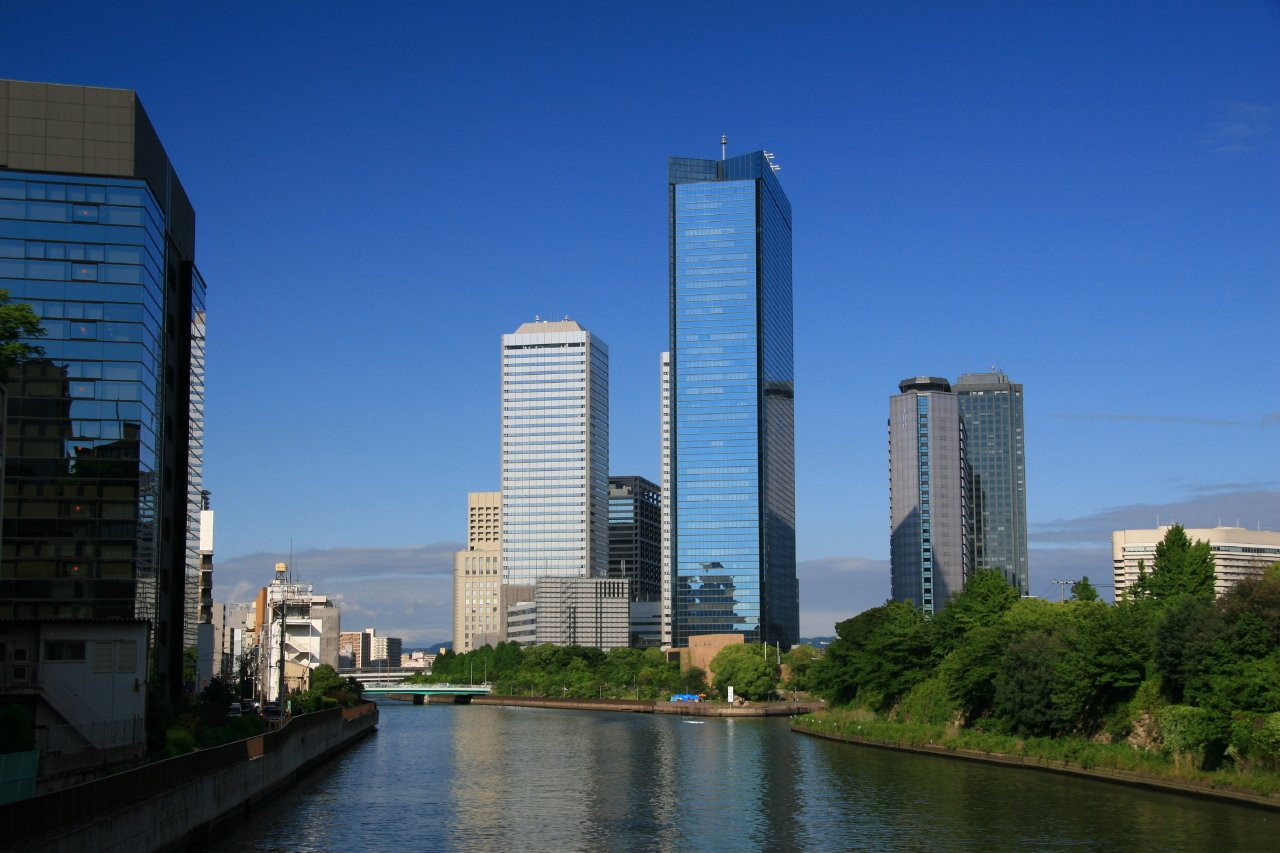 Канал реки в Осака, Япония – фотографии Японии