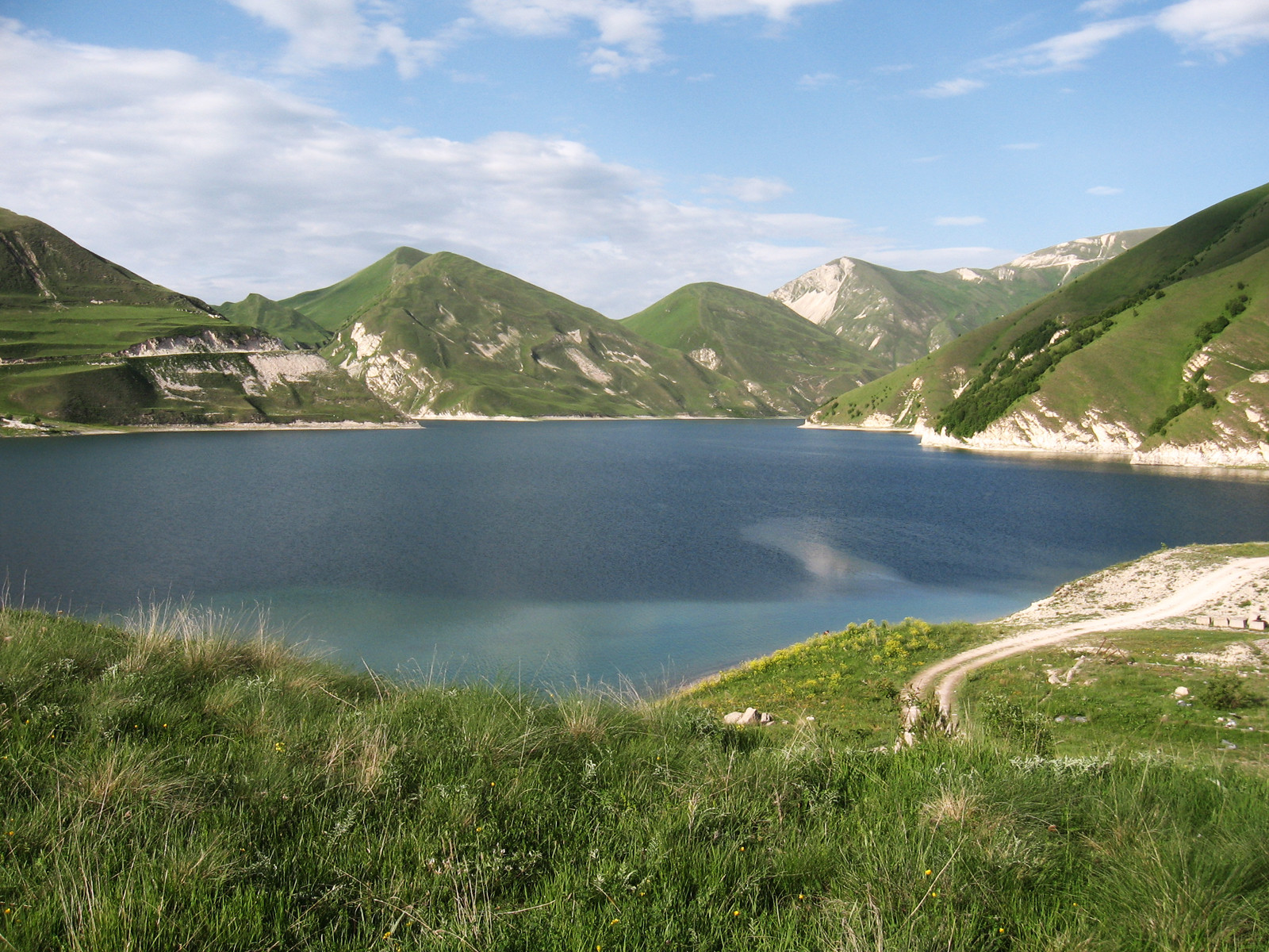 Озеро Кезеной-Ам, Северный Кавказ – фотографии России