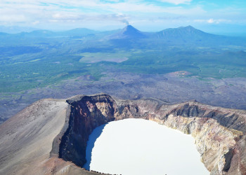Вид на вулкан с высоты, Камчатка. Фото 1 – фотографии России