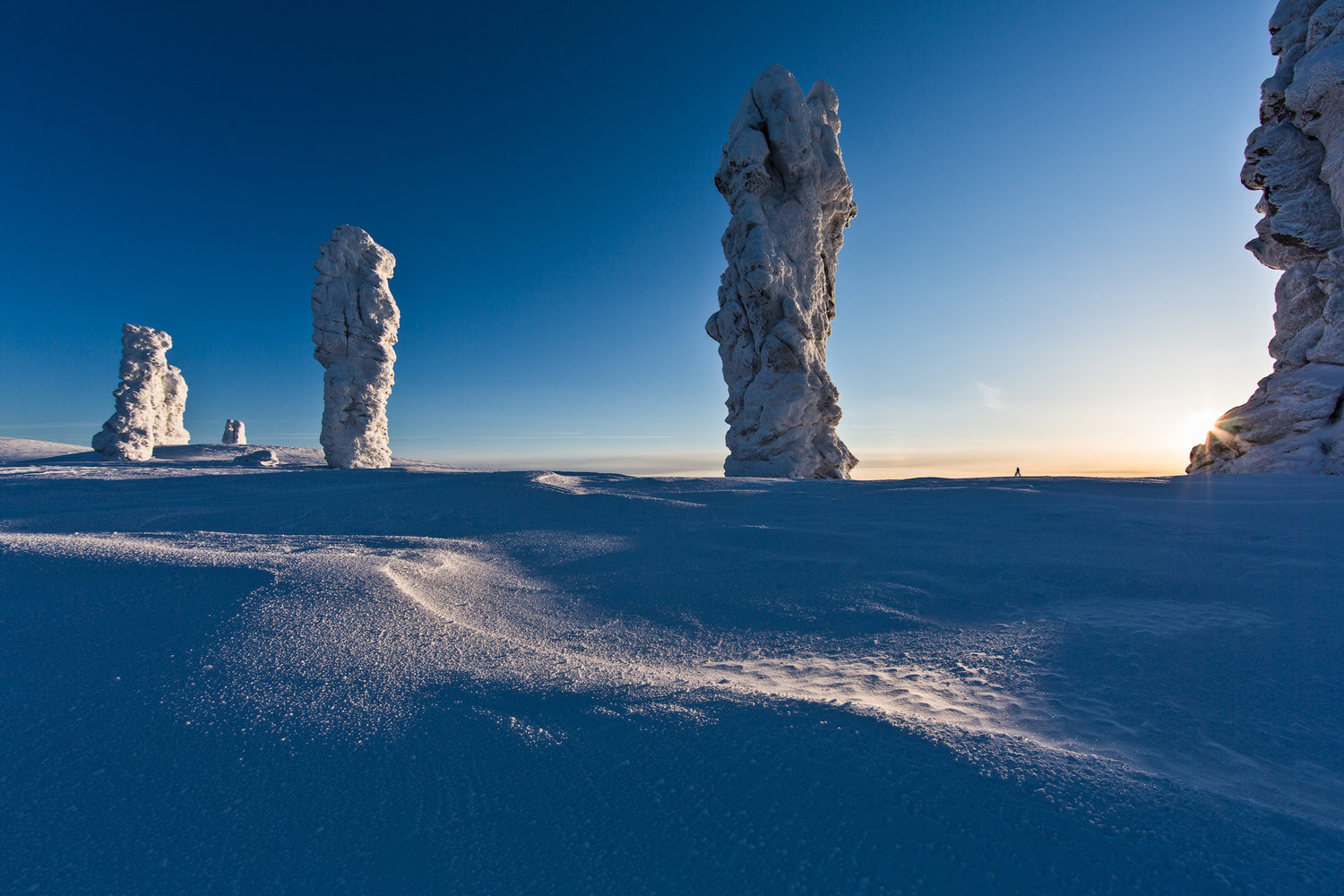 Маньпупунёр – Столбы Выветривания в Коми. Зима. Фото 1 – фотографии России