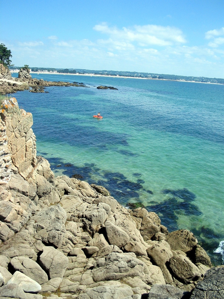 Скалы в Фуэнане, Франция – фотографии Франции