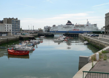 Корабль в Гавре, Франция – фотографии Франции