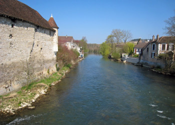 Канал в Шабли, Франция – фотографии Франции