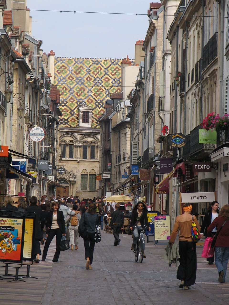 Люди в Дижоне, Франция – фотографии Франции