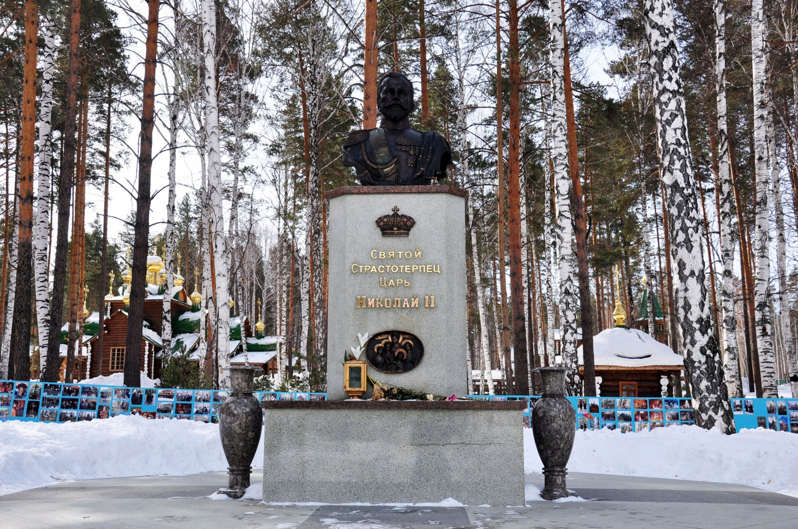 Памятник царю Николаю – фотографии России