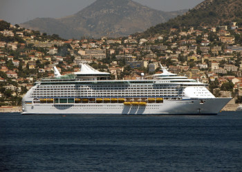 Корабль в Сен-Жан-Кап-Ферра, Франция – фотографии Франции