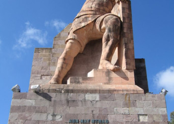 Памятник местному герою - El Pípila – фотографии Мексики