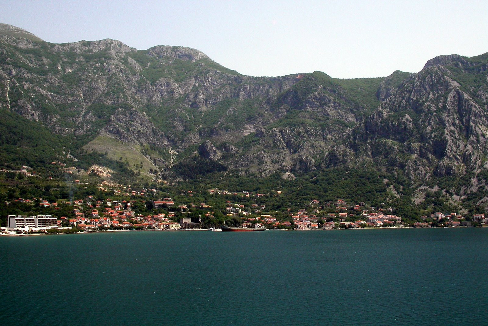 Побережье в Рисан, Черногория – фотографии Черногории