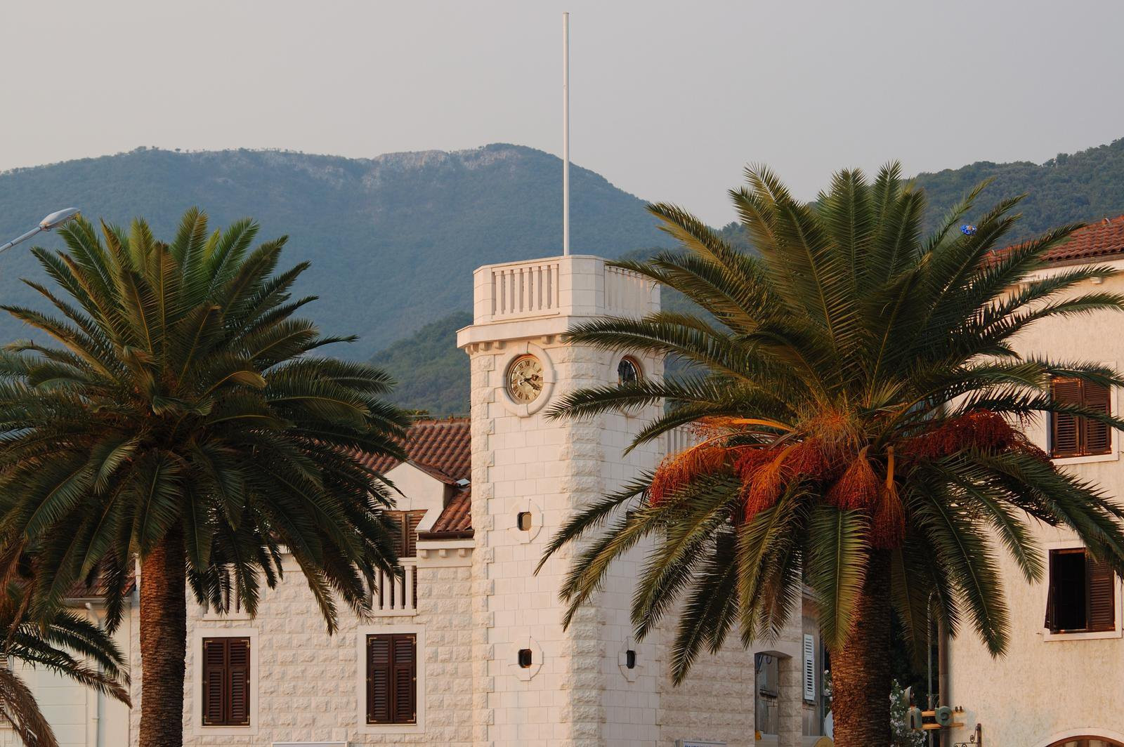 Дома в Тиват, Черногория. Фото 2 – фотографии Черногории