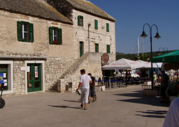 Улица в Примоштен, Хорватия. Фото 1 – фотографии Хорватии