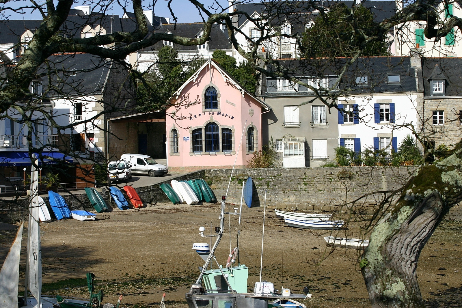 Дома в Сен-Марине, Франция – фотографии Франции