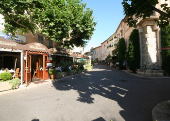 Кафе в Мужене, Франция. Фото 1 – фотографии Франции