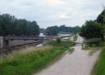 Река в Орлеане, Франция – фотографии Франции