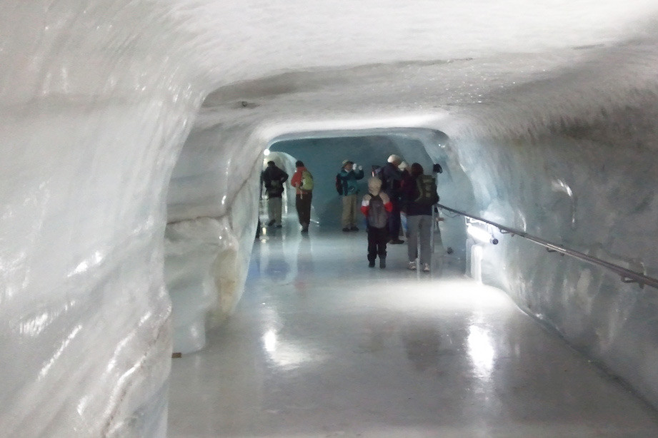 Ледовый дворец,. Юнгфрауйох - самый высокий вокзал в Европе – фотографии Швейцарии