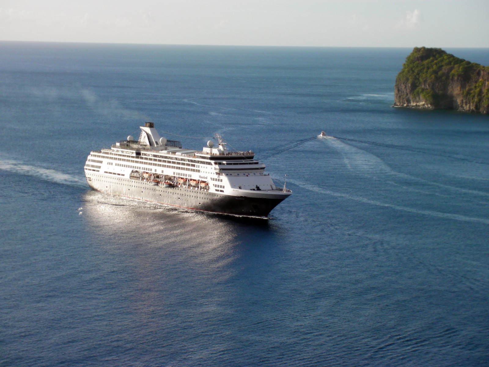 Круизный лайнер у берегов Сент-Люсии – фотографии Сент-Люсии