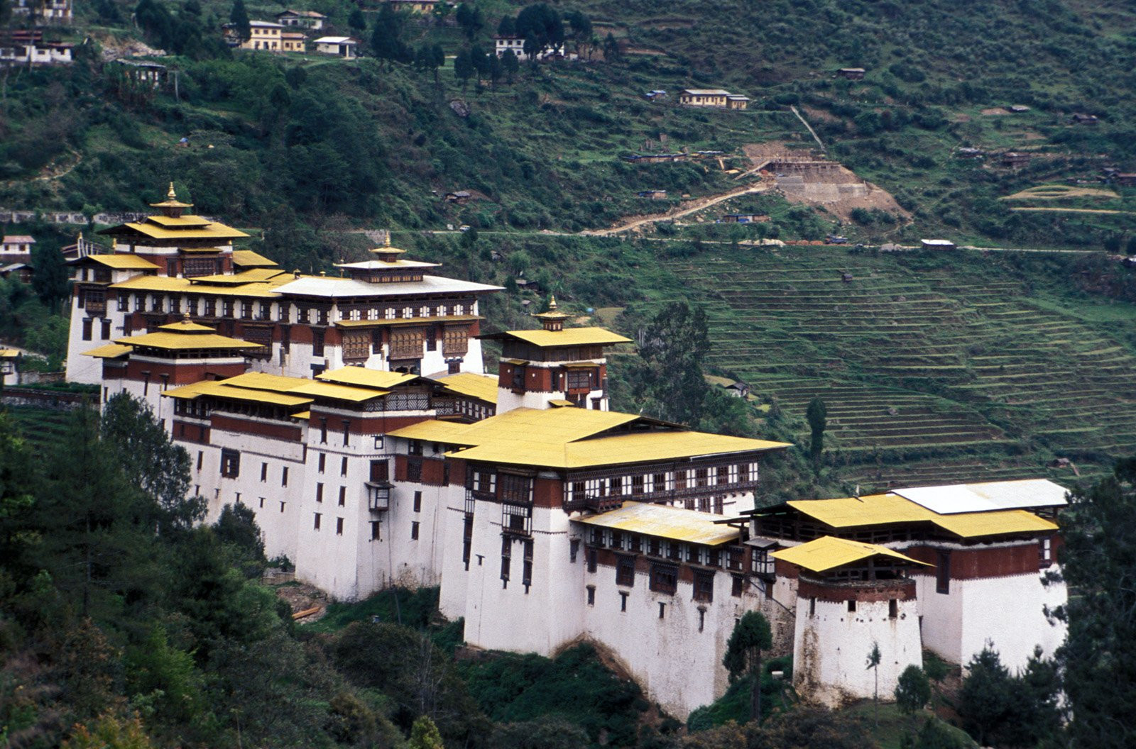 Крепость-монастырь Джакар-дзонг (Jakar Dzong) в Бутане – фотографии Бутана