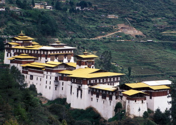 Крепость-монастырь Джакар-дзонг (Jakar Dzong) в Бутане – фотографии Бутана