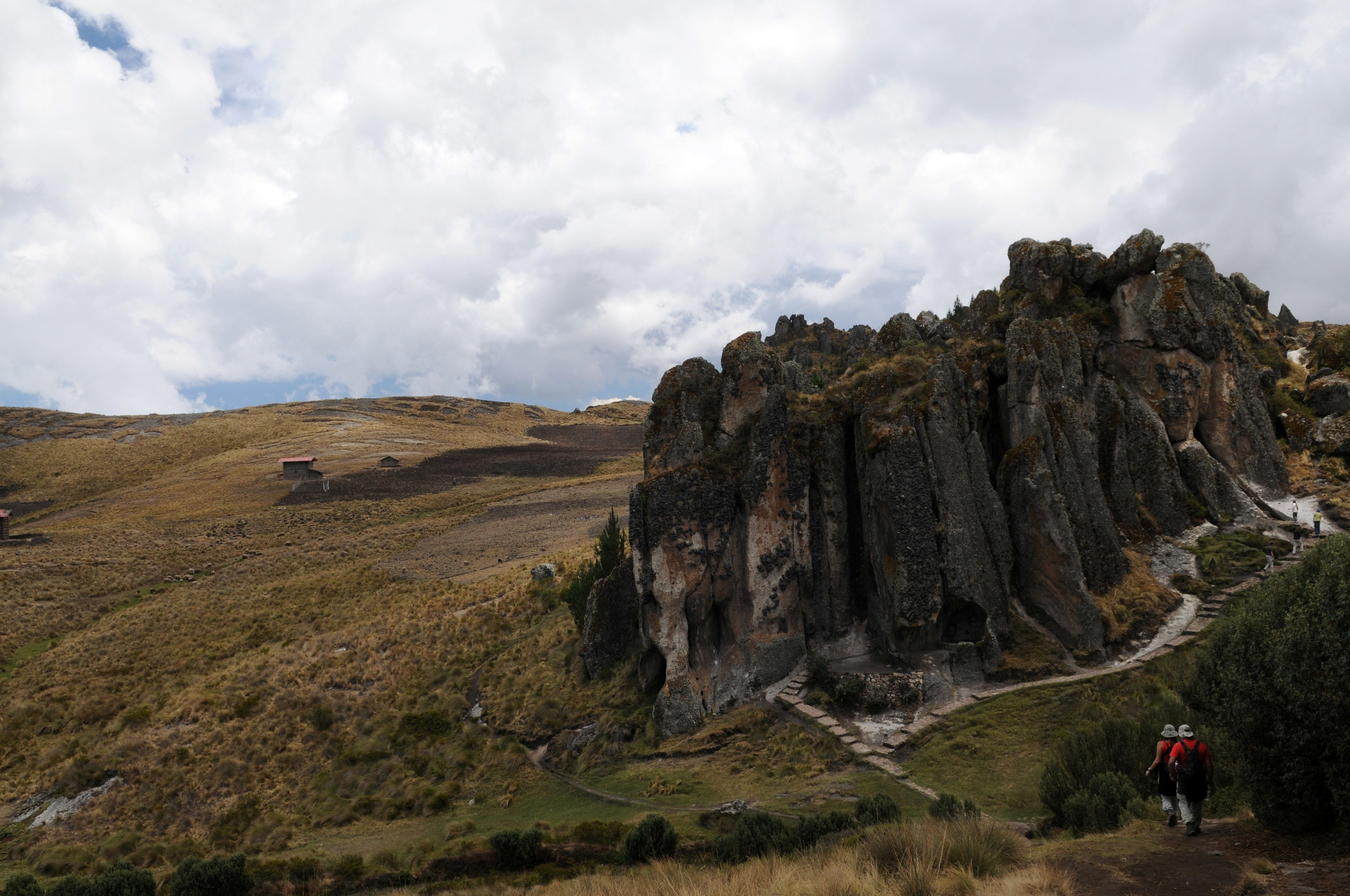 Кумбе-Майо (Cumbe Mayo) в окрестностях Кахамарки – фотографии Перу
