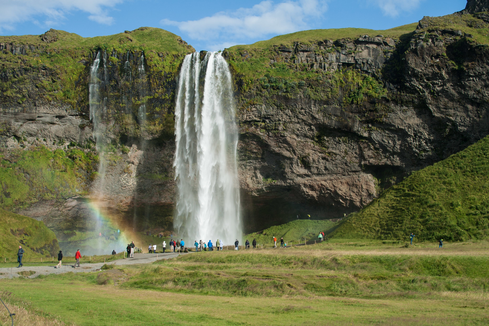 Сельяландсфосс (Seljalandsfoss), Исландия – фотографии Исландии