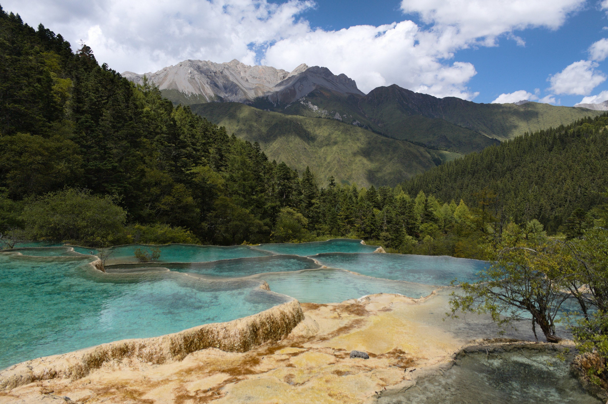 Долина Хуанлун (Huanglong), провинция Сычуань, Китай – фотографии Китая